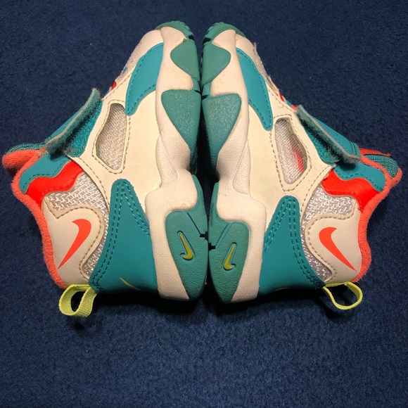 Nike - Picture 2 of 6